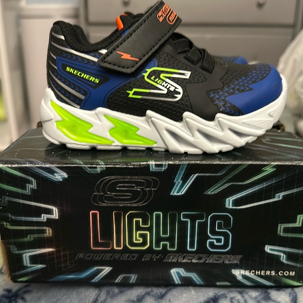 Sketcher light up toddler boys sneakers 👟